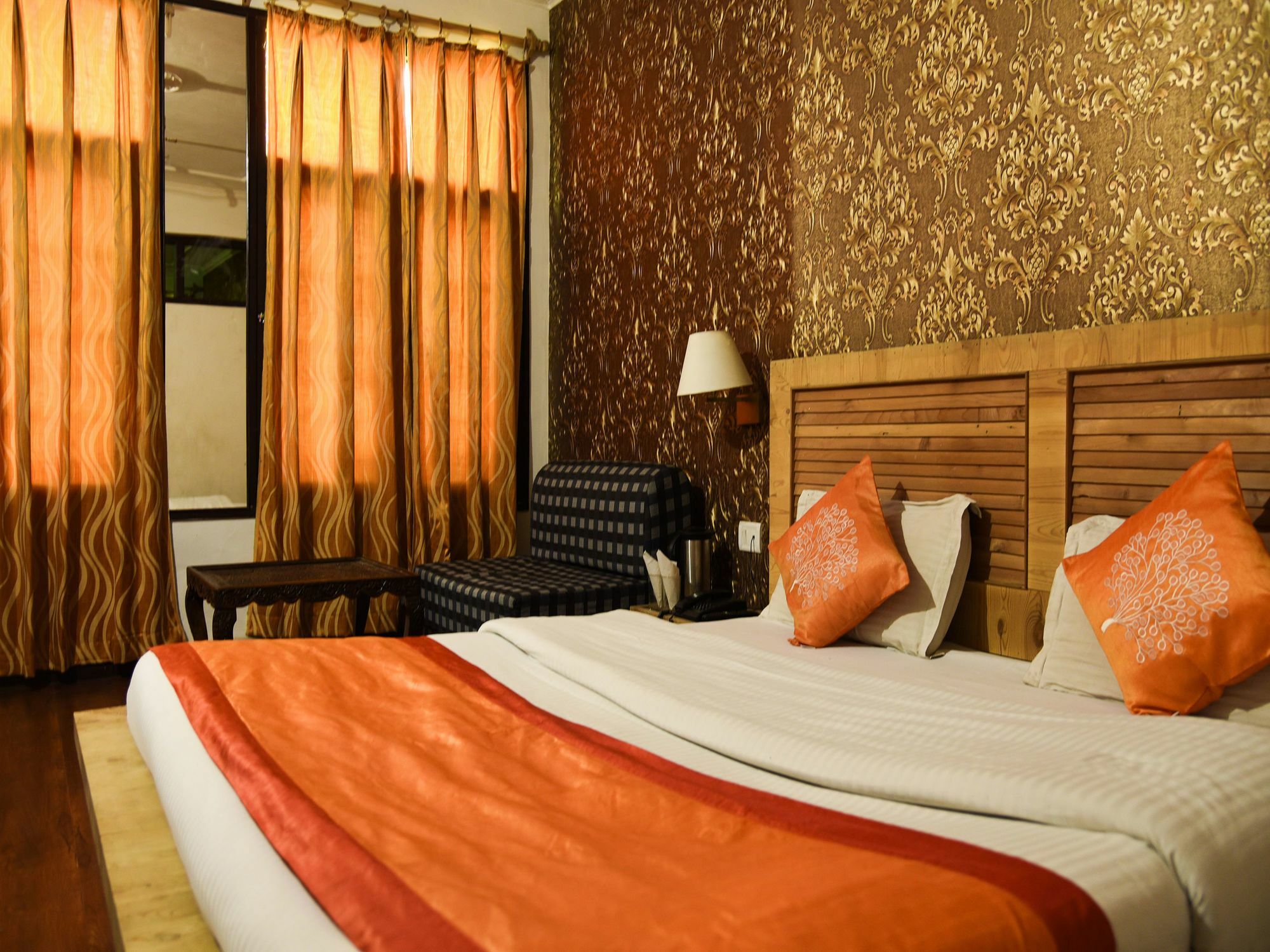 Oyo 13099 Lavilla Hotel Srinagar (Jammu and Kashmir)
