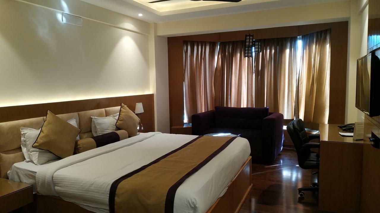 Welcome At Dal Hotel Srinagar (Jammu and Kashmir)