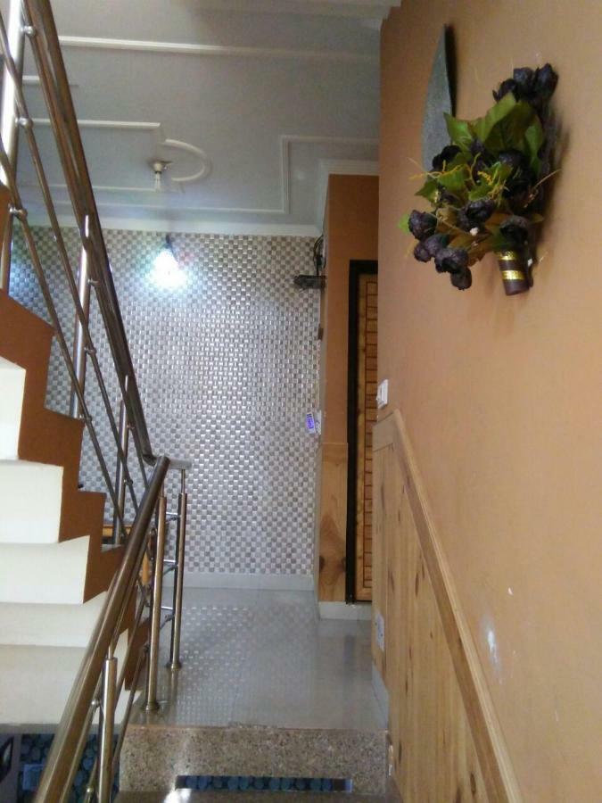 Kashmir Hotel Srinagar (Jammu and Kashmir)