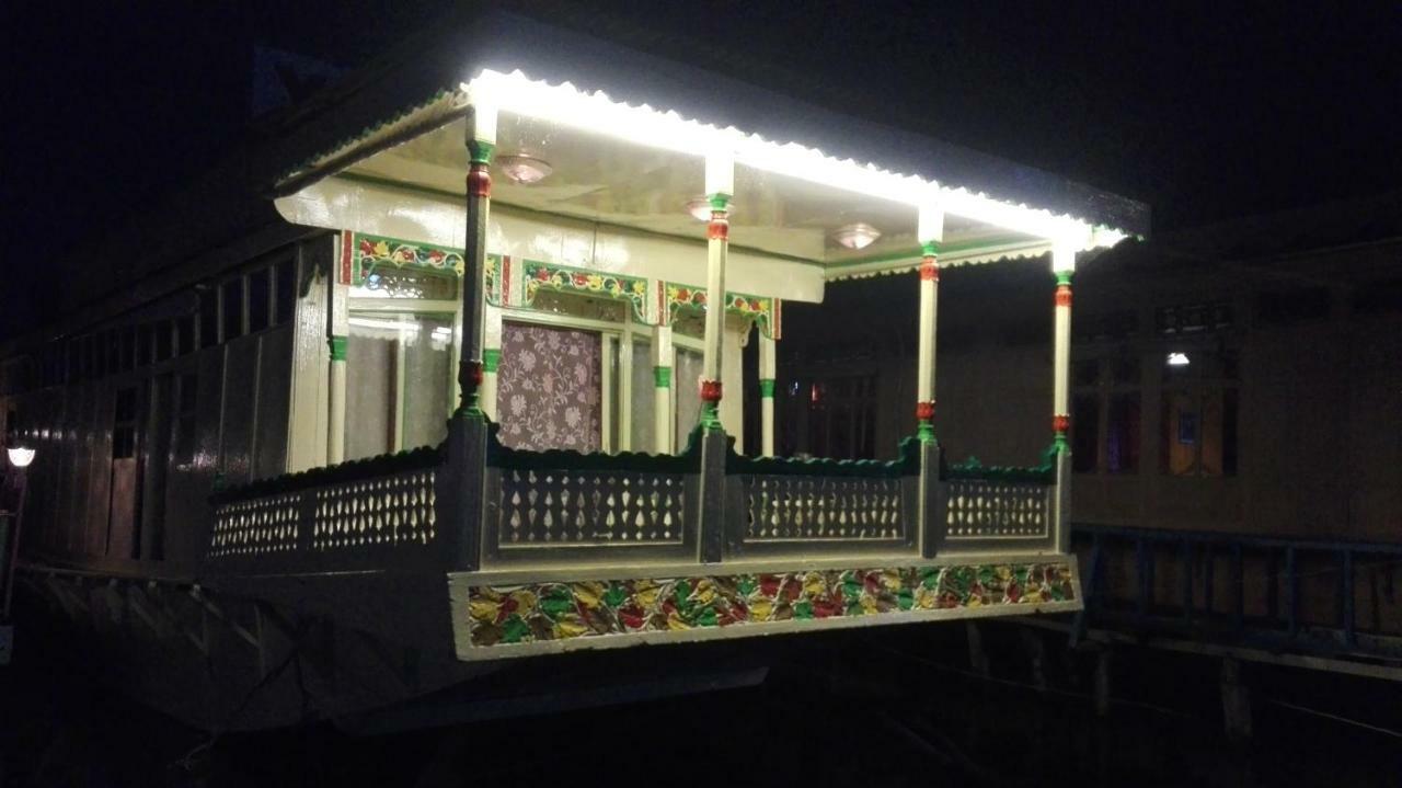 The Dreamer Destination' Houseboat 2* Srinagar (Jammu and Kashmir)