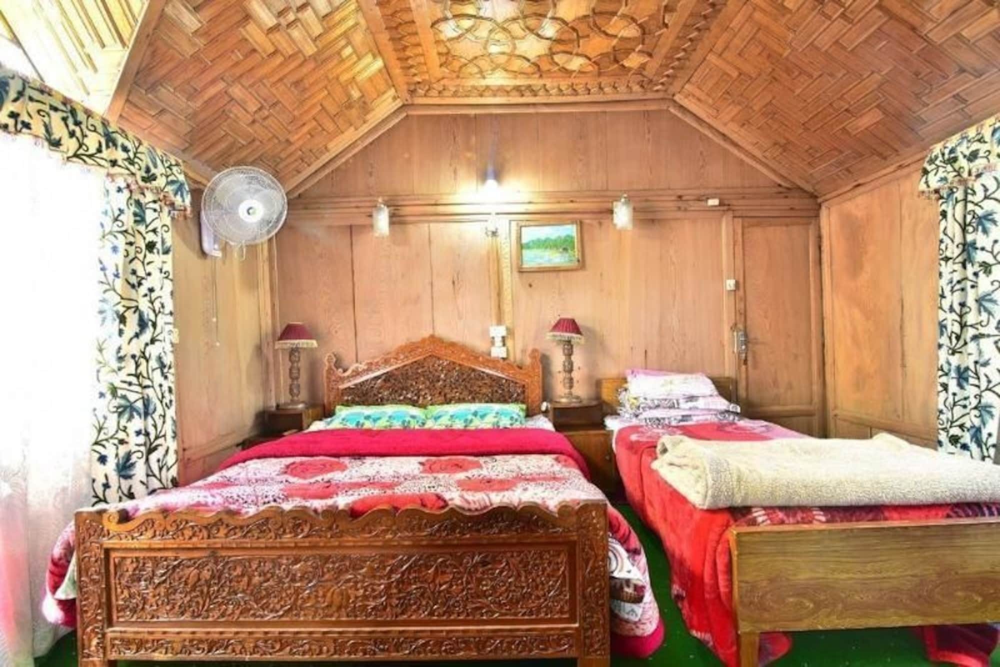 Omar Khayam Houseboat Retreat 3*