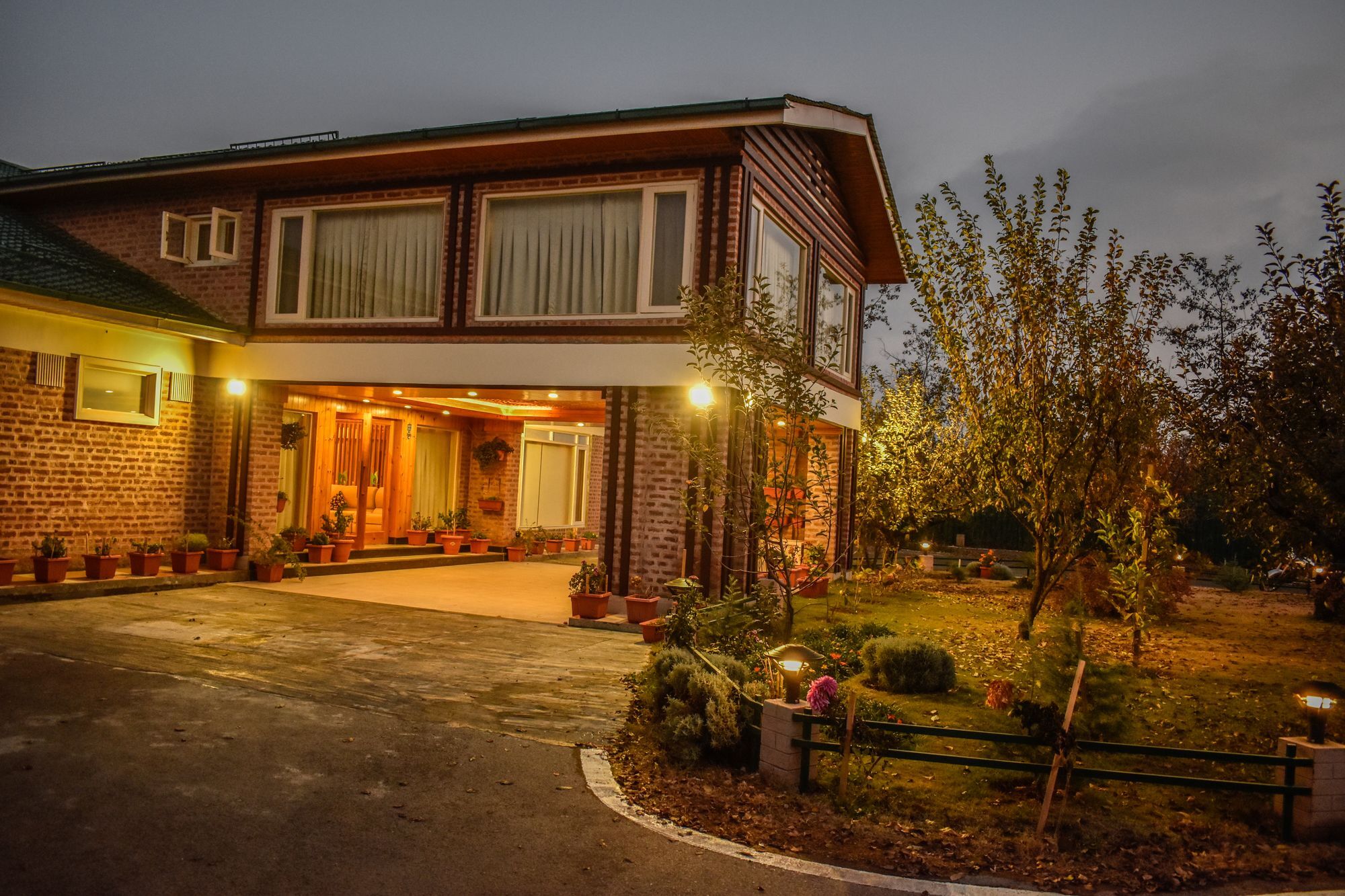 Resort The Orchard Retreat &