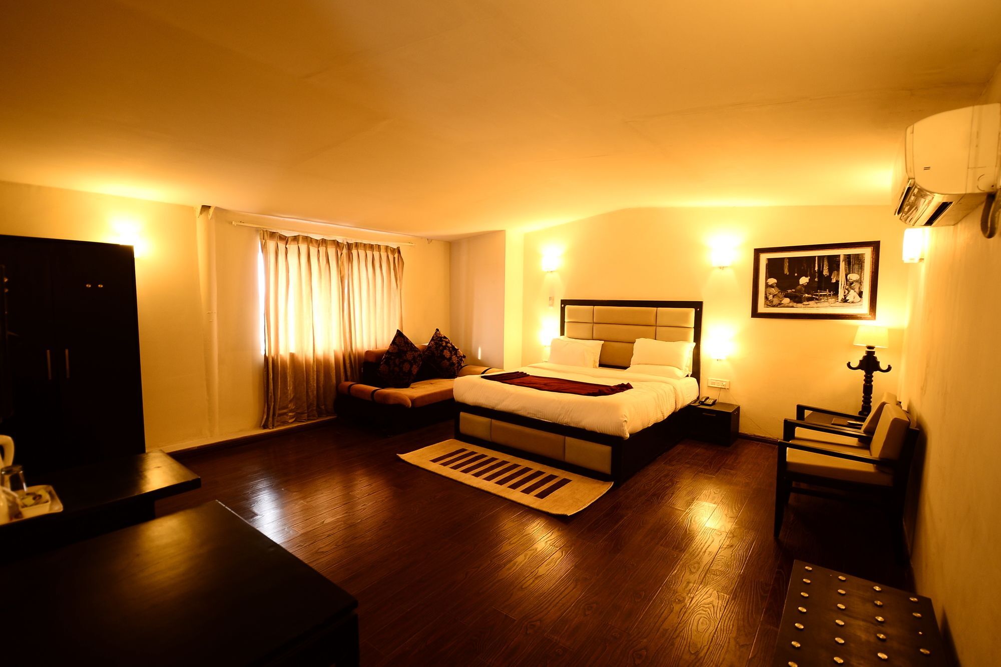 Hotel Aksa Hotel Srinagar (Jammu and Kashmir)