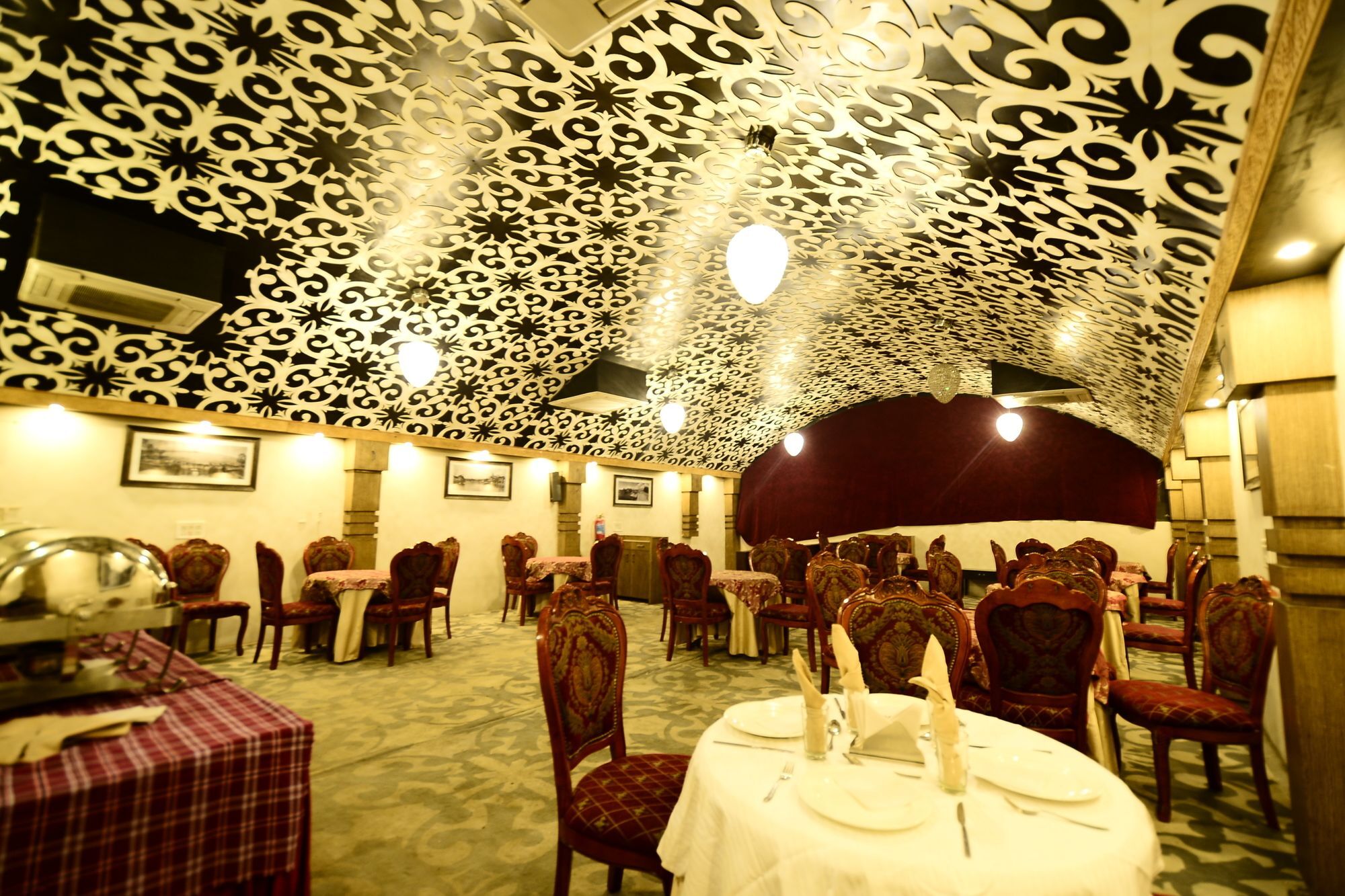 Hotel Aksa Hotel Srinagar (Jammu and Kashmir)