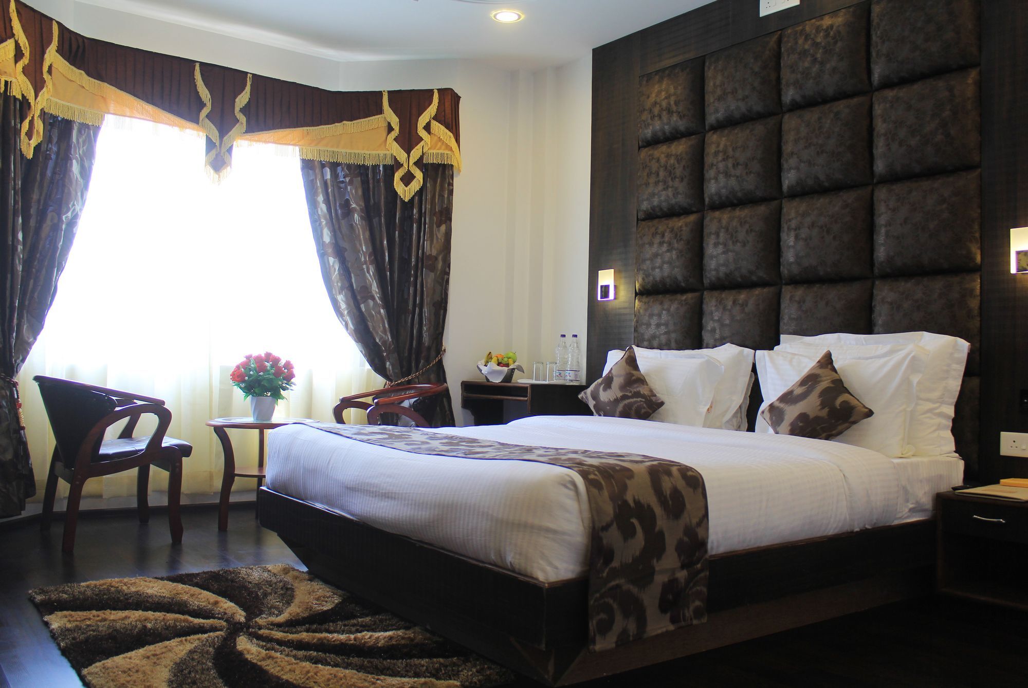 Mannat Hotel 4*