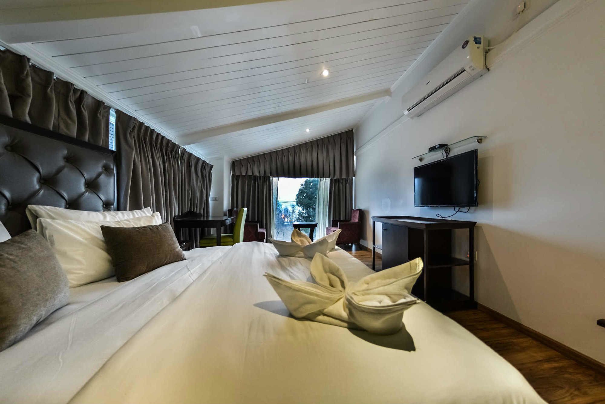 Metropolis Hotel Srinagar (Jammu and Kashmir)