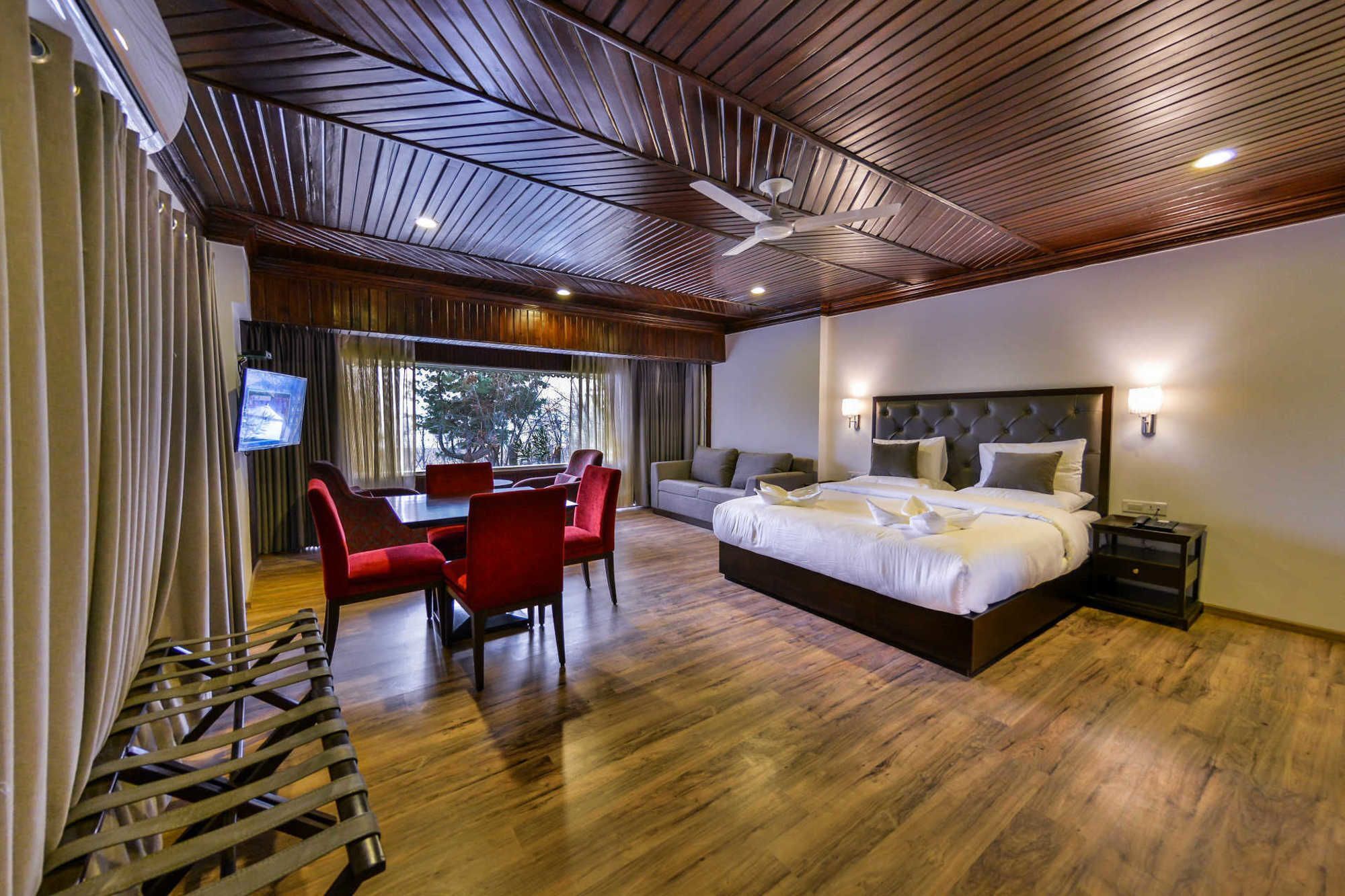 Metropolis Hotel Srinagar (Jammu and Kashmir)