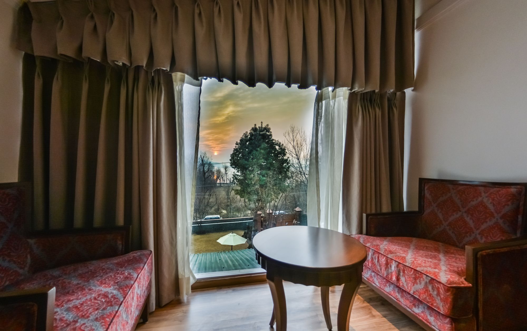 Metropolis Hotel Srinagar (Jammu and Kashmir)