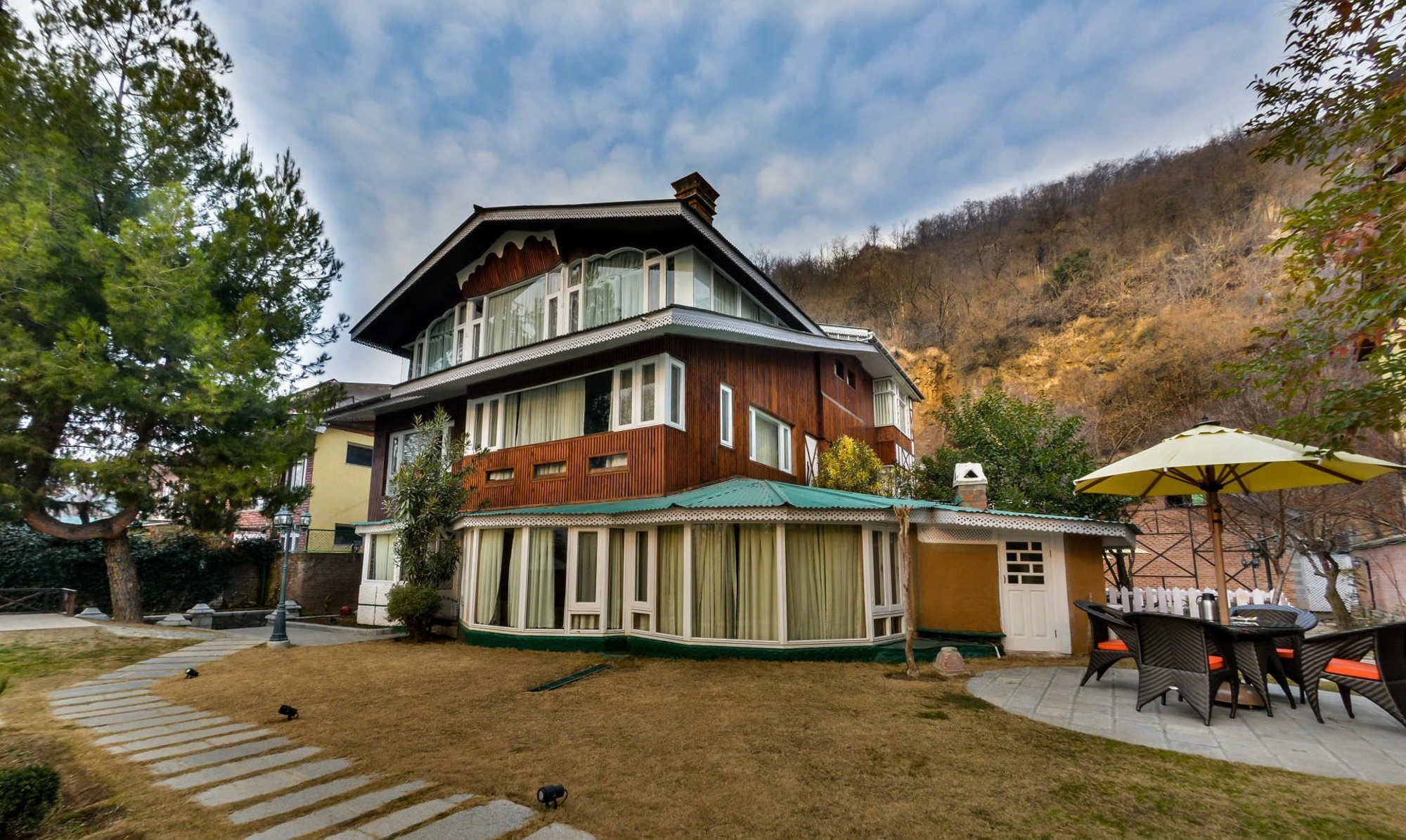 Metropolis Hotel Srinagar (Jammu and Kashmir)