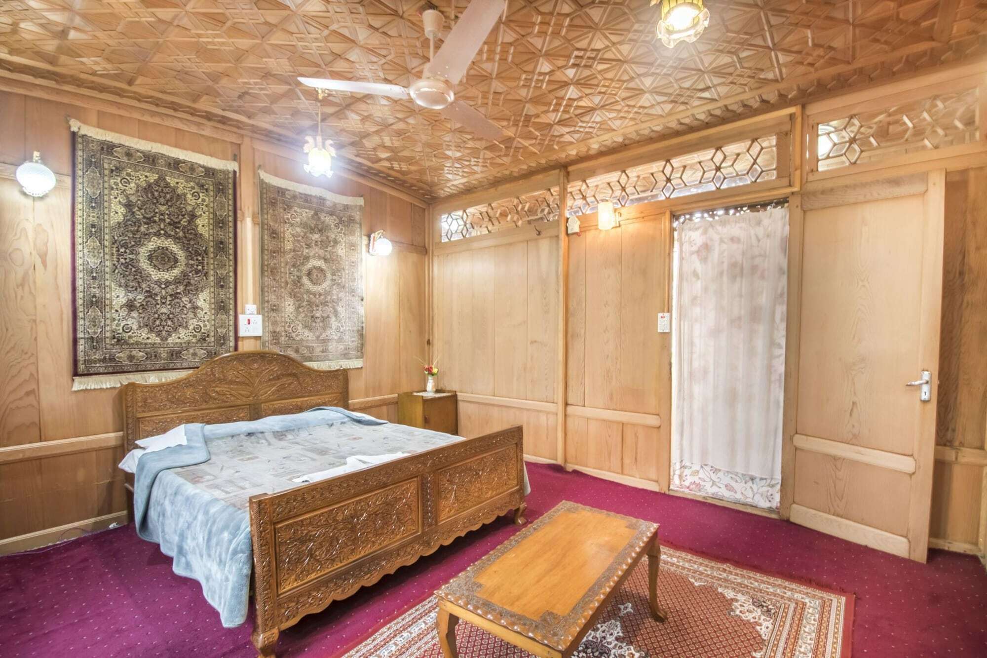 Guesthouser 1 Bedroom Houseboat Cefd