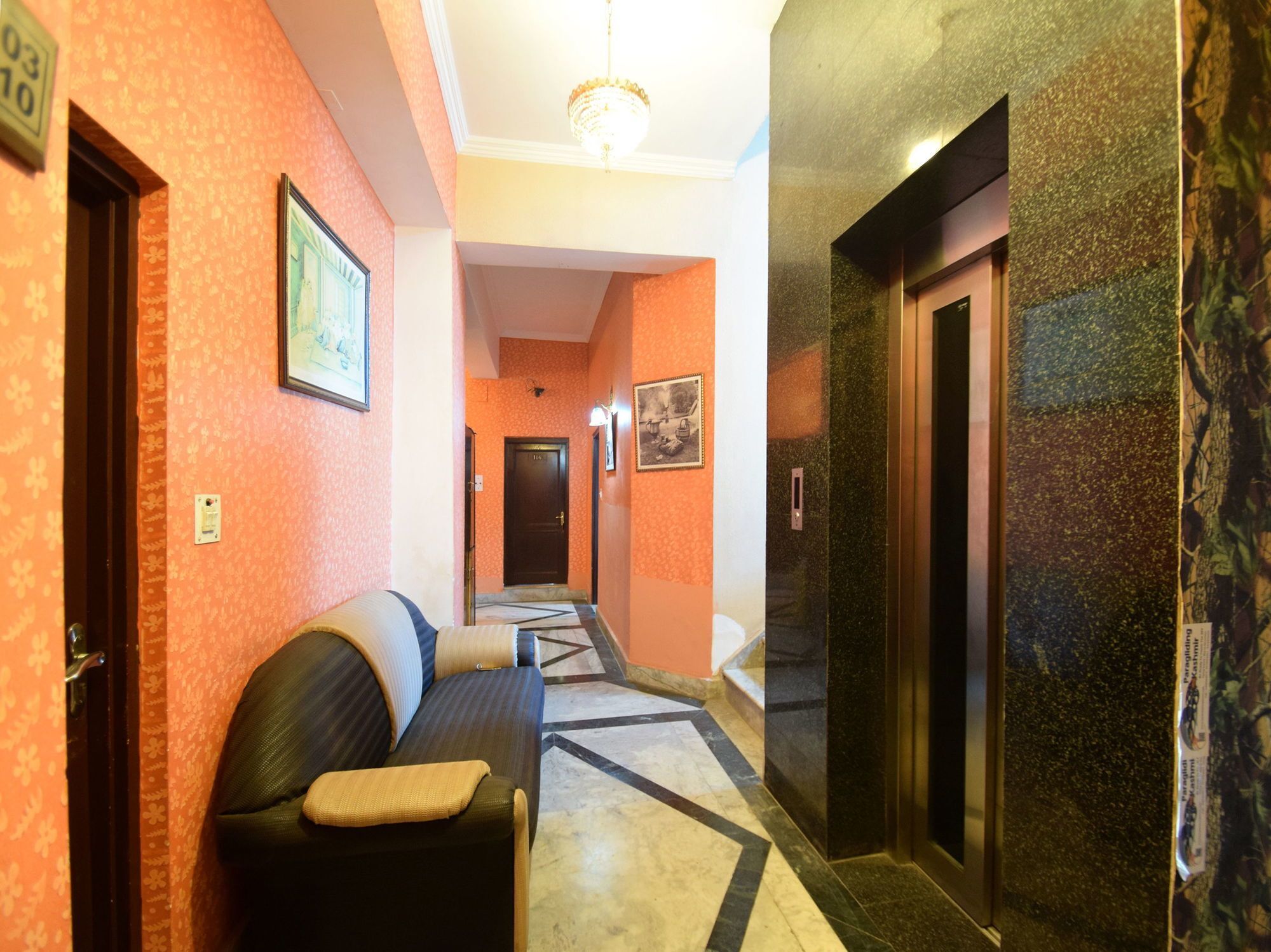 Oyo 4642 Nishat View Hotel 3*