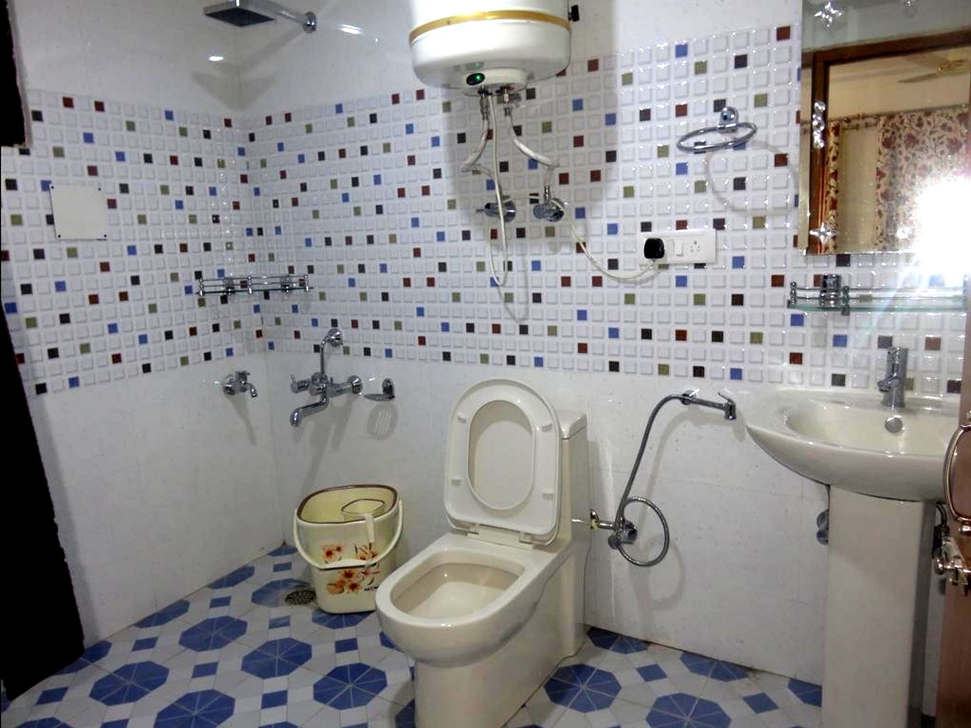 Ash Vale Hotel Srinagar (Jammu and Kashmir)