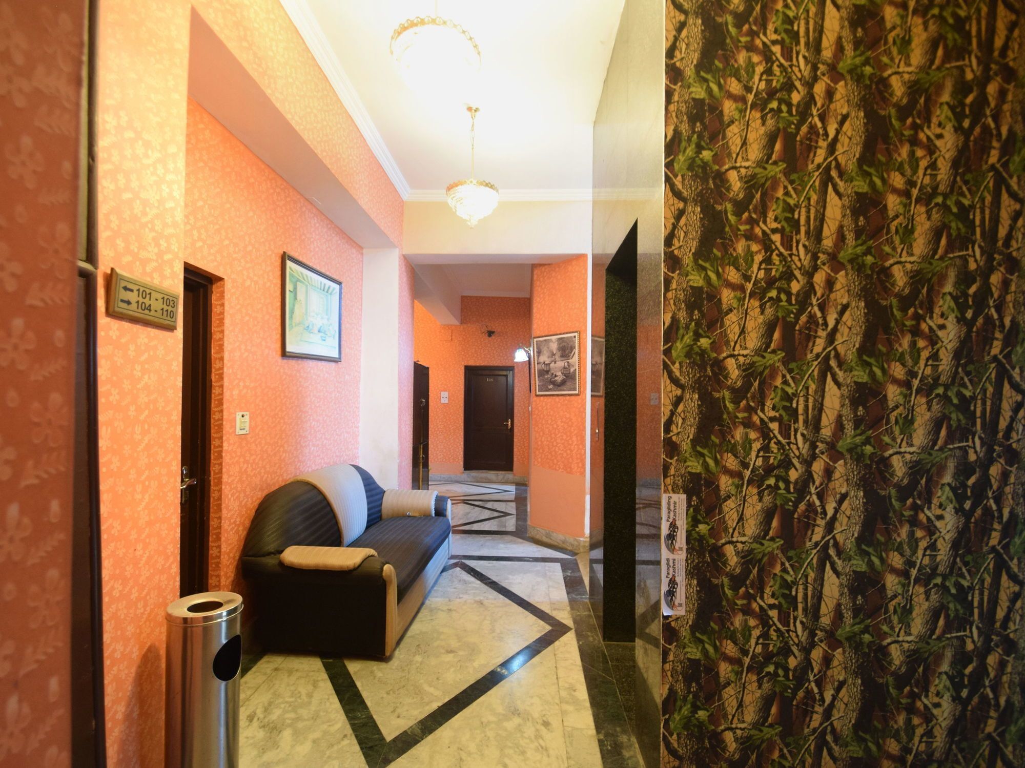 Hotel Oyo 4642 Nishat View Srinagar (Jammu and Kashmir)