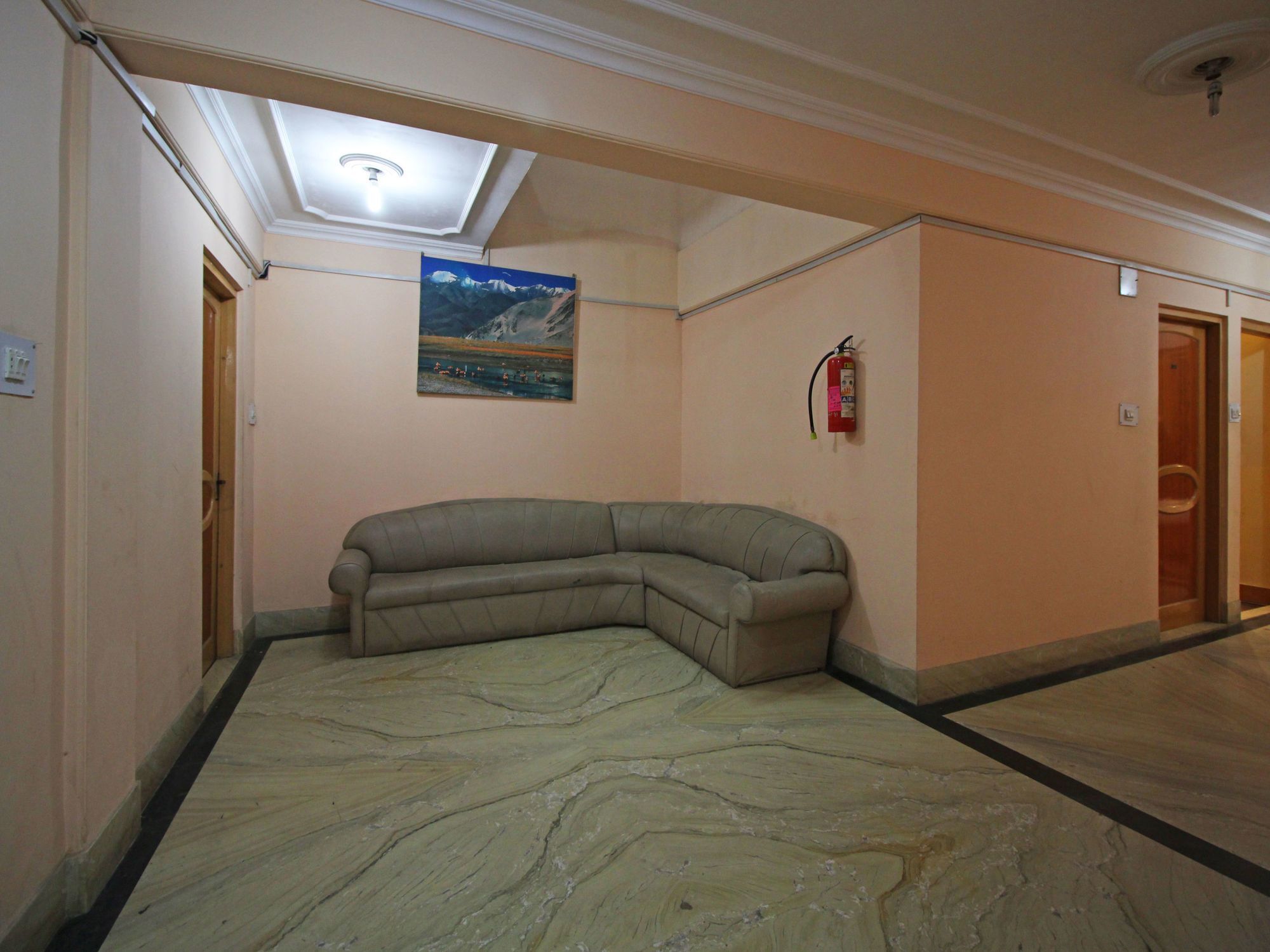 Oyo 4694 Plaza 2*