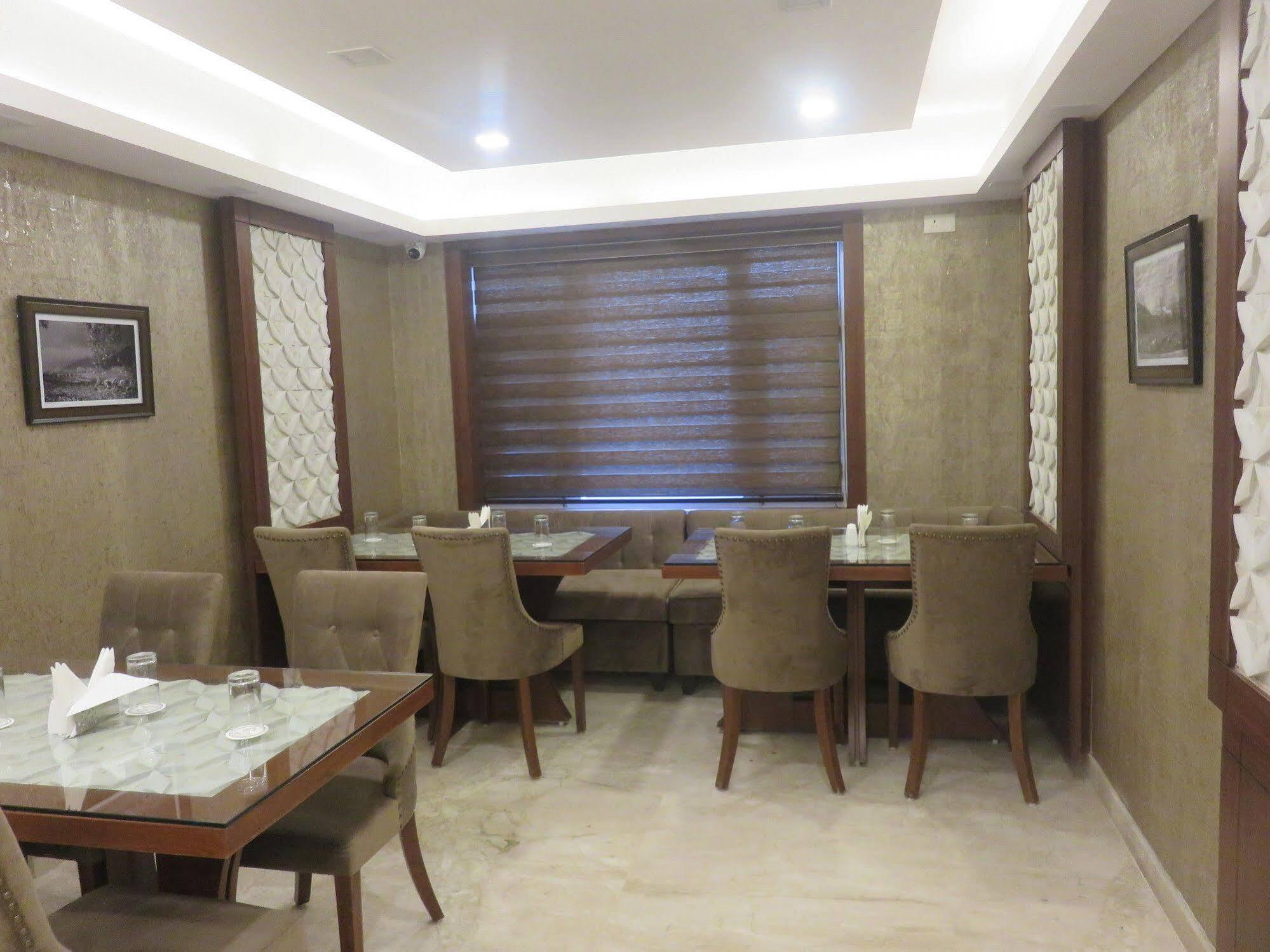 Clarks 3* Srinagar (Jammu and Kashmir)