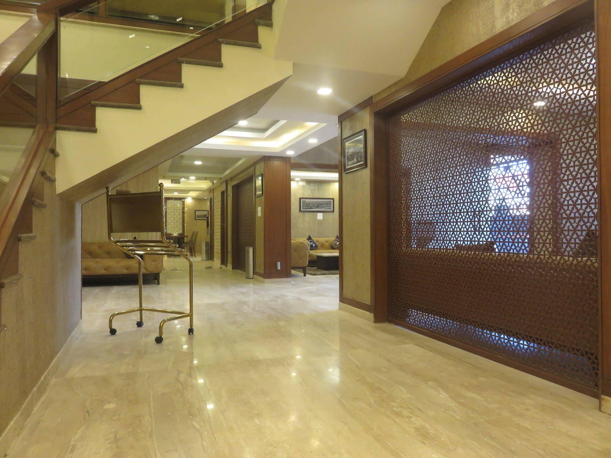 Clarks Hotel 3*