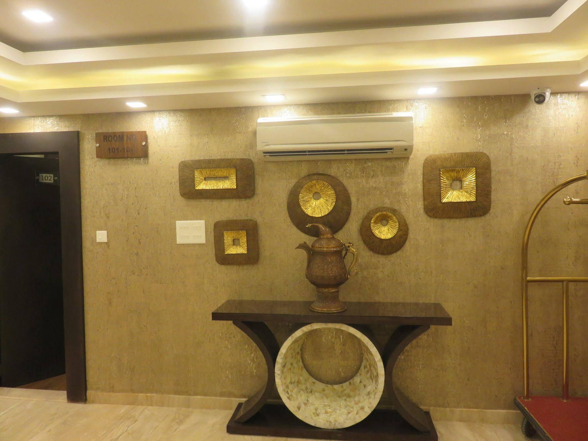 Clarks Hotel