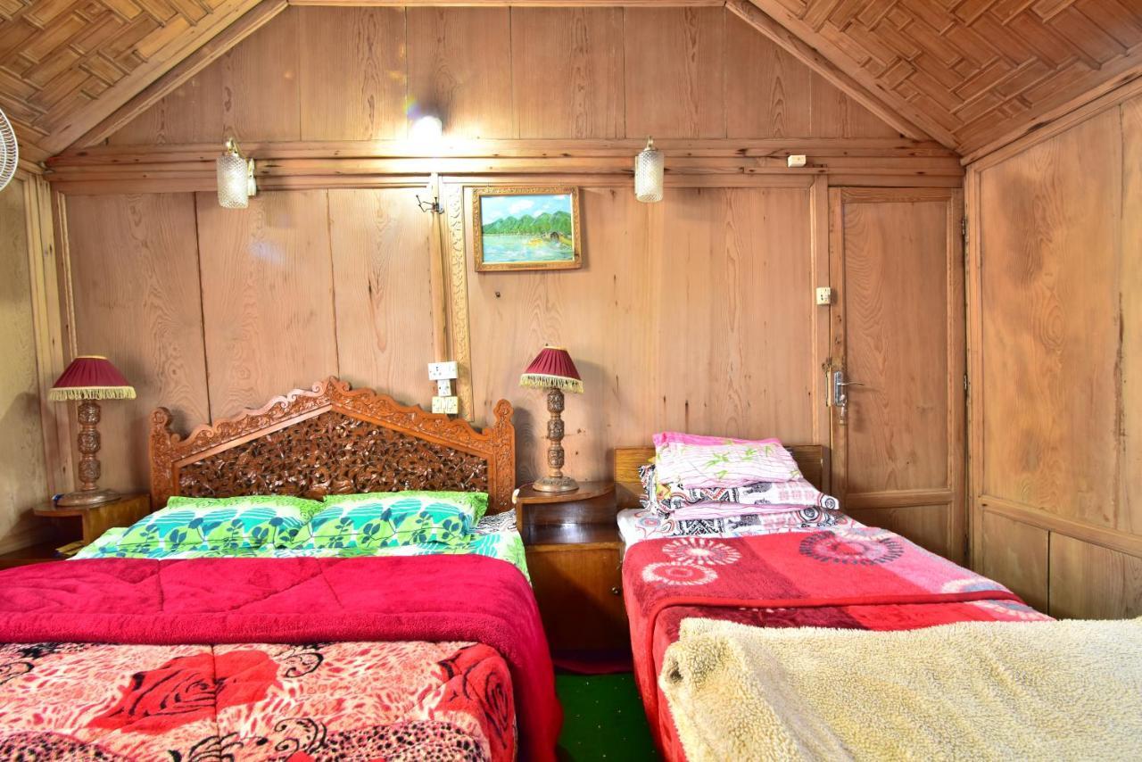 Houseboat Zaindari Palace 4* Srinagar (Jammu and Kashmir)