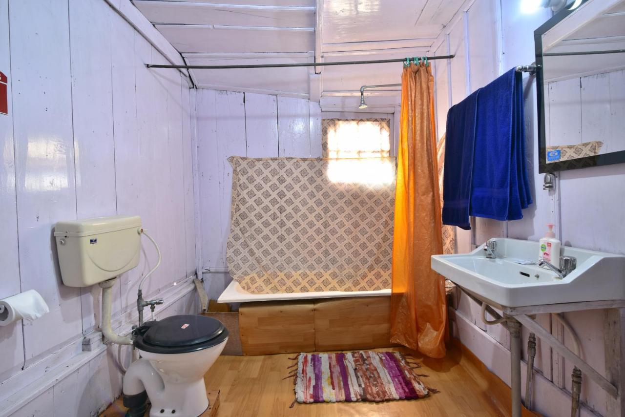 Houseboat Zaindari Palace Hotel 4*