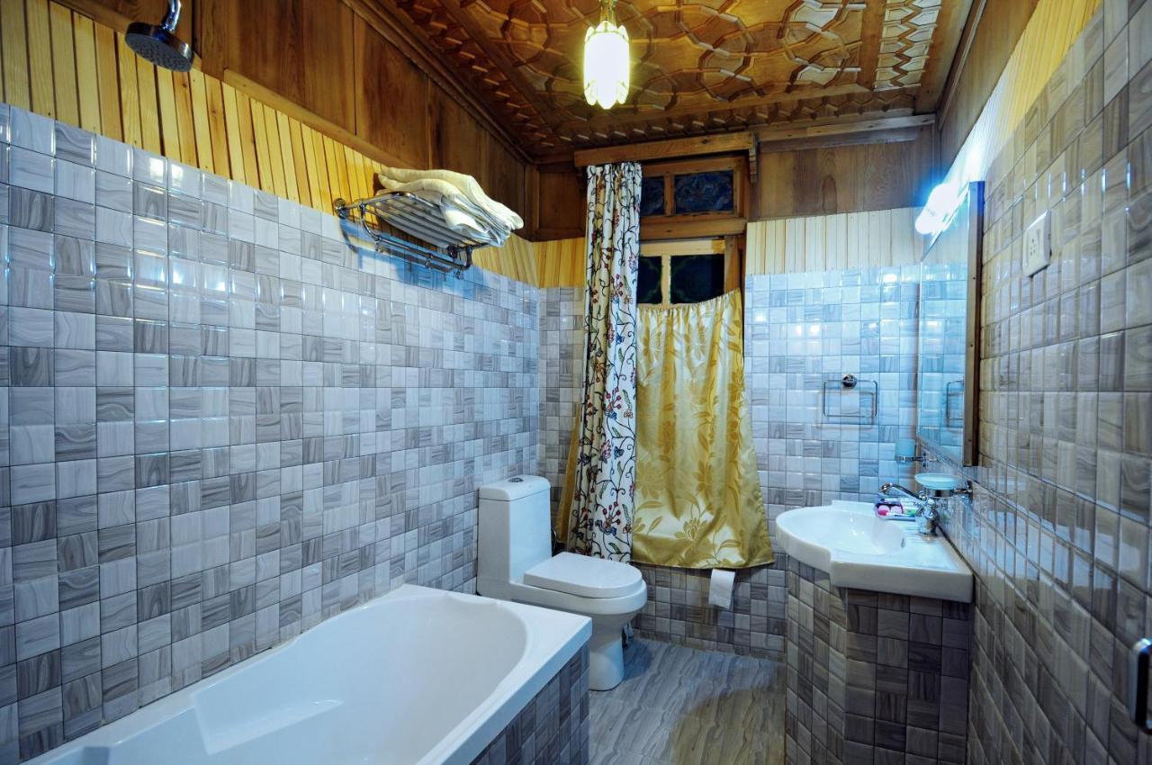 Triumph Houseboats Hotel Srinagar (Jammu and Kashmir)