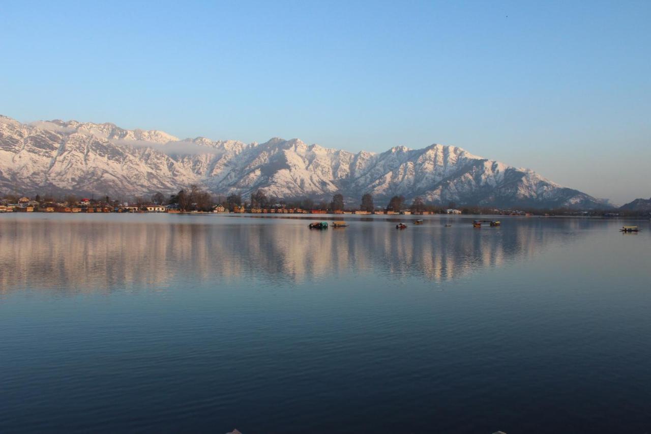 Triumph Houseboats Hotel Srinagar (Jammu and Kashmir)