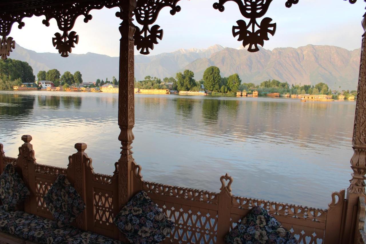 Hotel Triumph Houseboats Srinagar (Jammu and Kashmir)