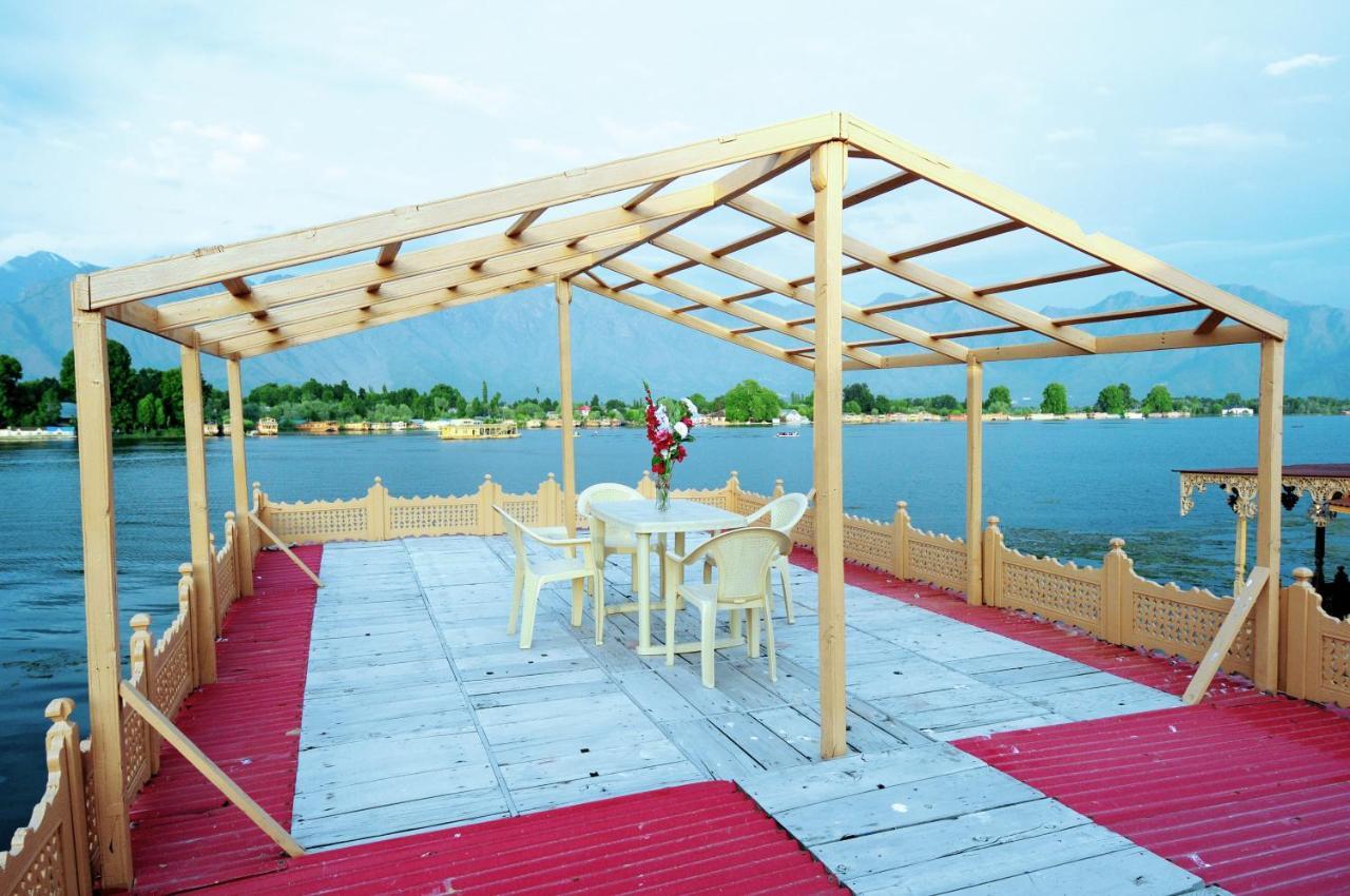 Triumph Houseboats Hotel 4*