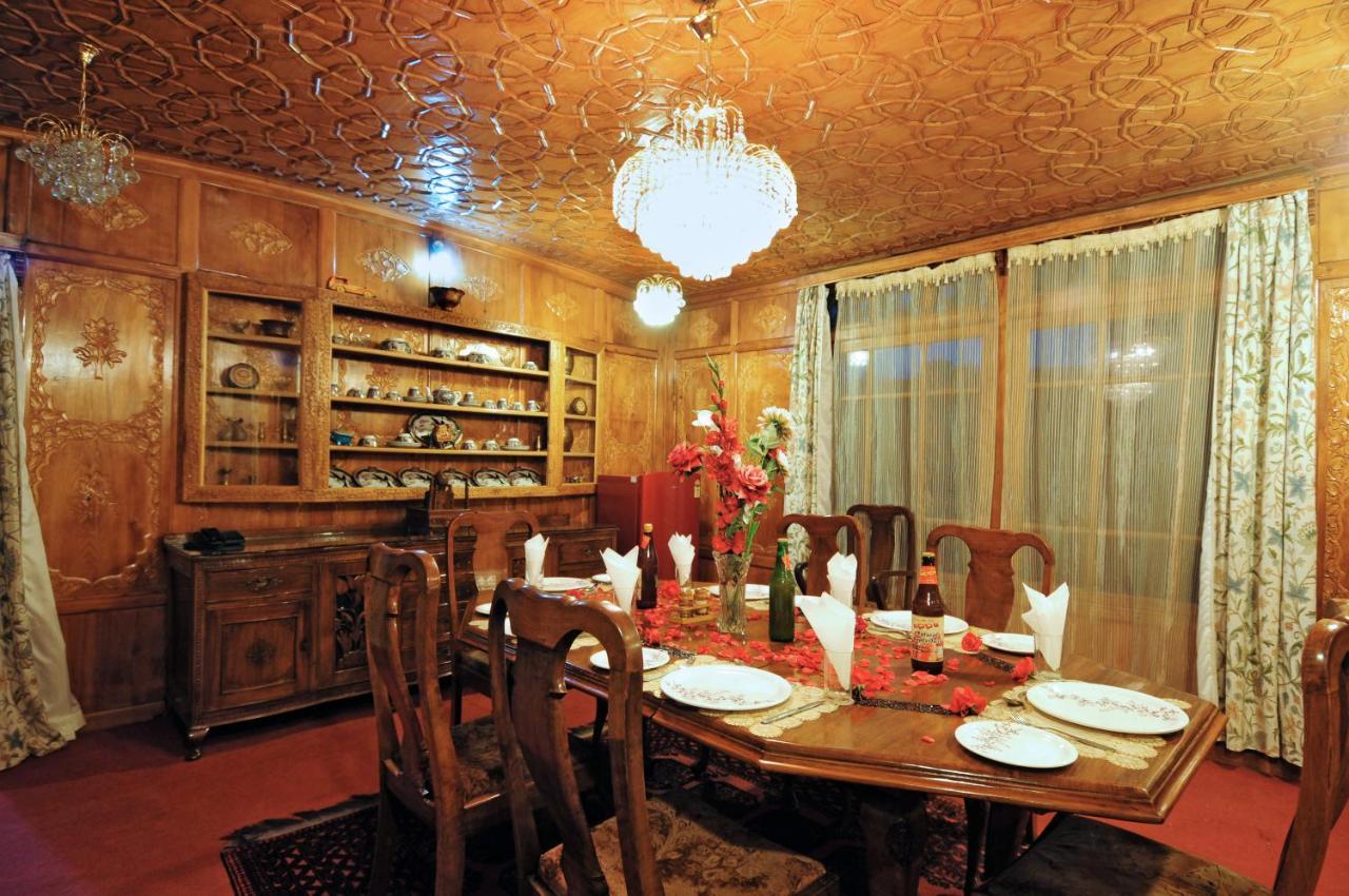 Hotel Triumph Houseboats 4*