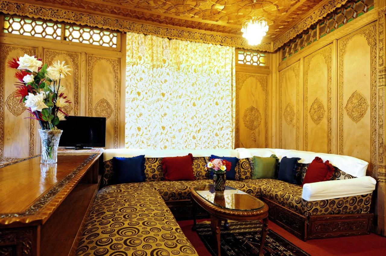 Triumph Houseboats Hotel Srinagar (Jammu and Kashmir)