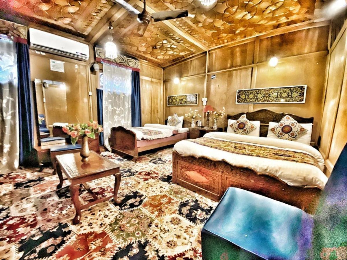 Botel The Heritage Group Of Houseboats Srinagar (Jammu and Kashmir)