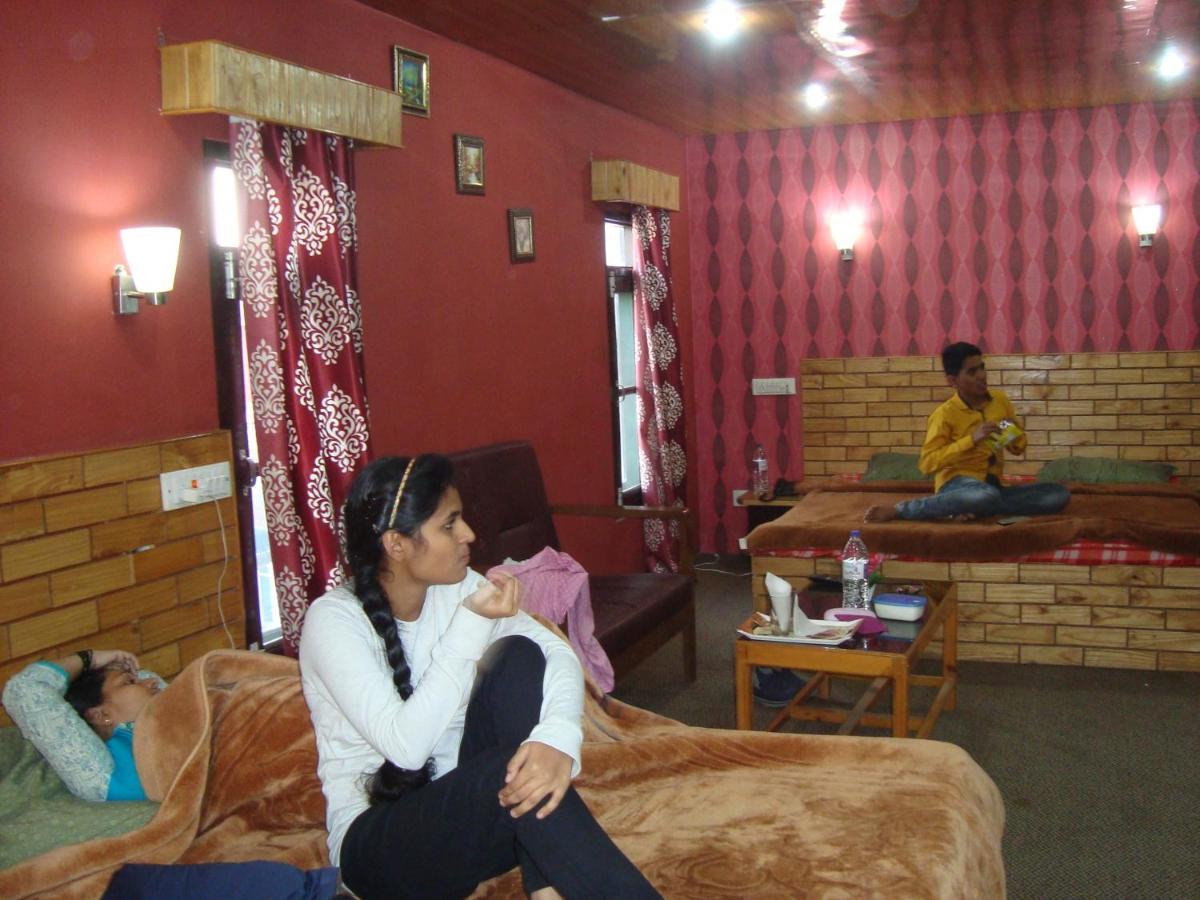 Kashmir Hotel 2*