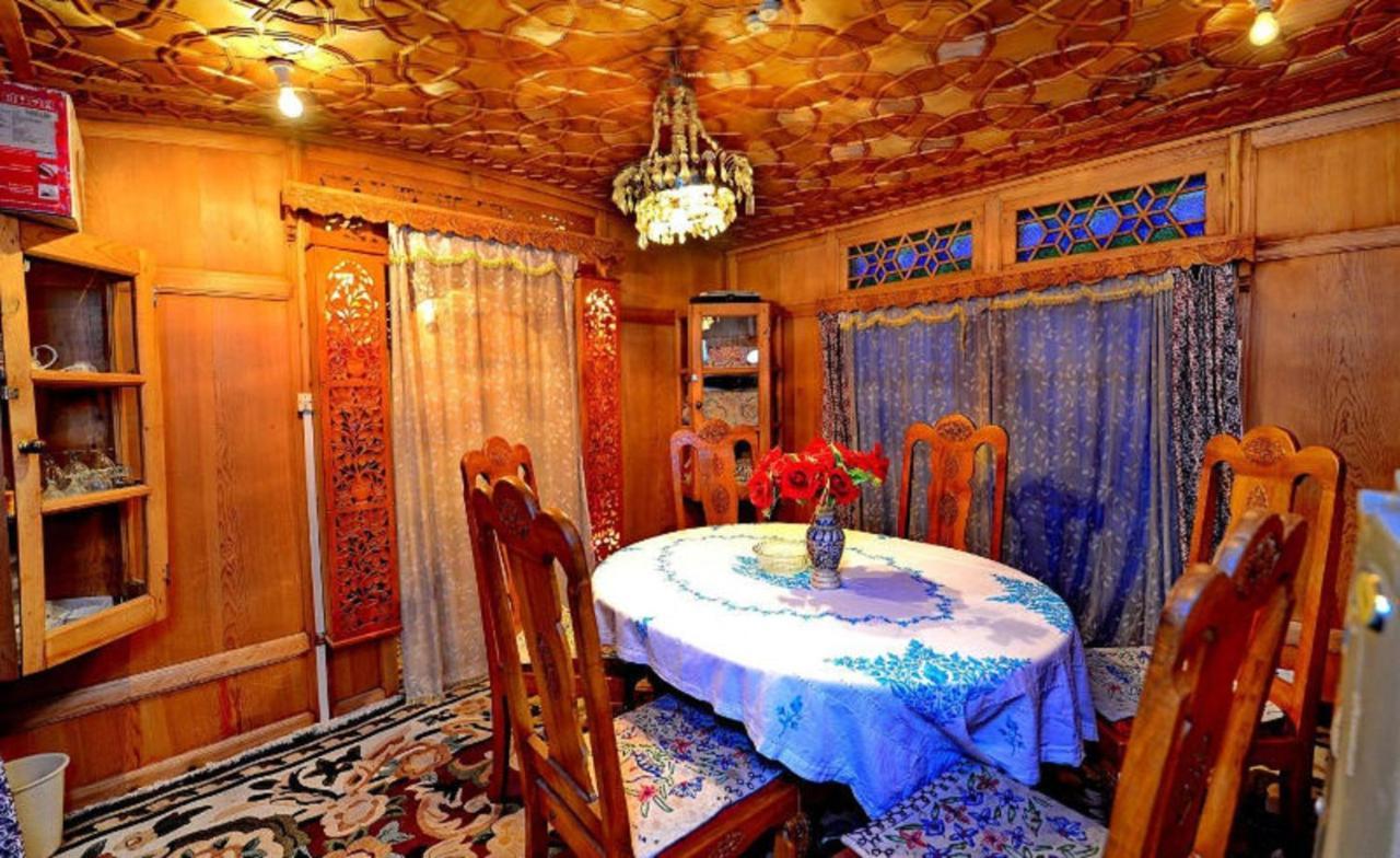 Golden Crest Dallake 3* Srinagar (Jammu and Kashmir)